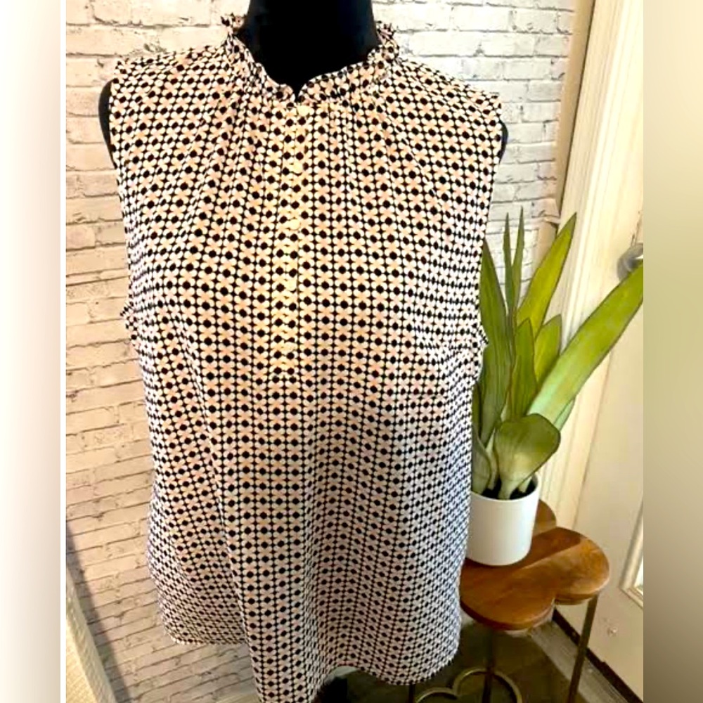 Talbots button down, sleeveless blouse in x-large.